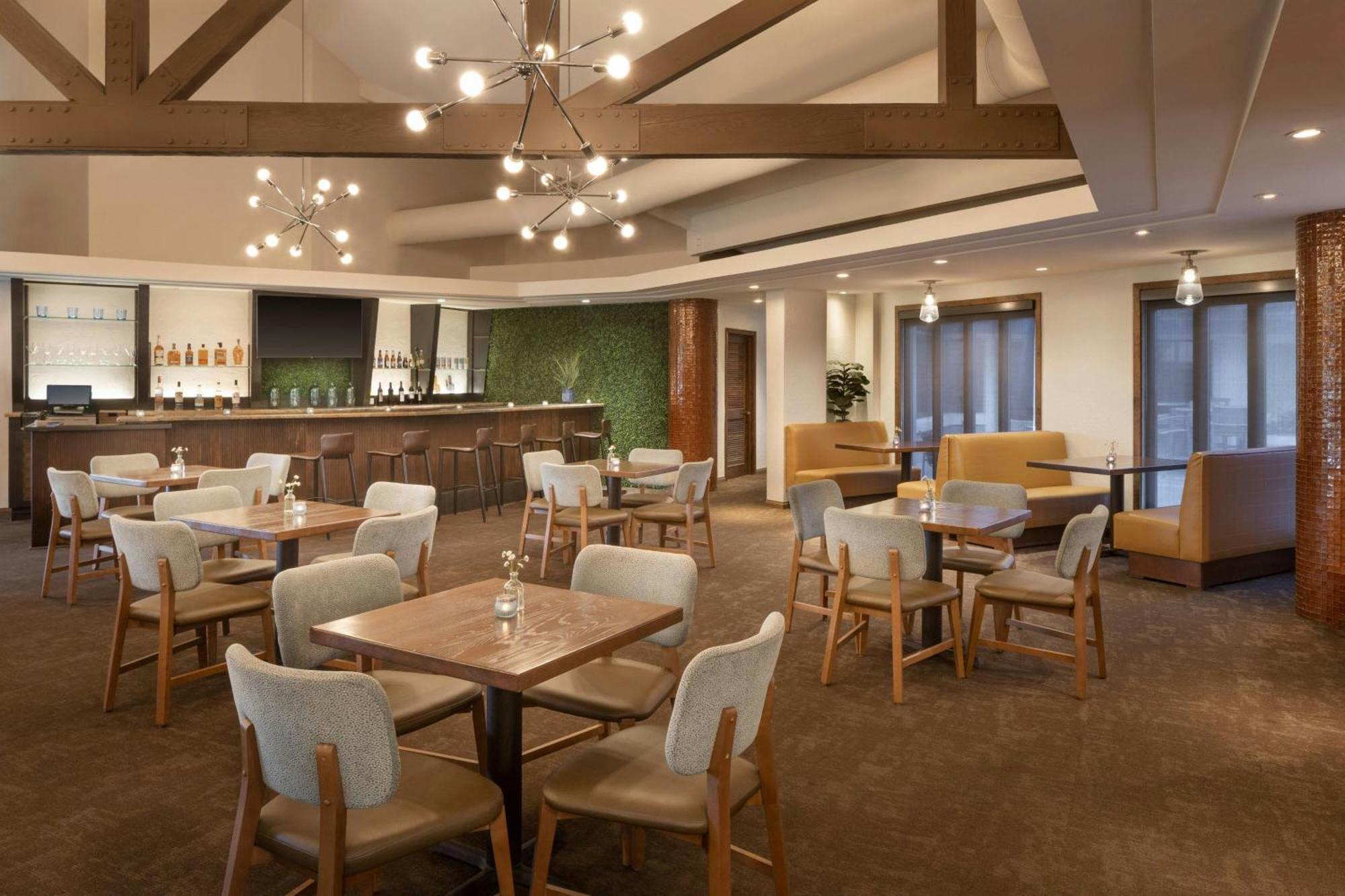 Delta Hotels By Marriott Phoenix Меса Екстериор снимка
