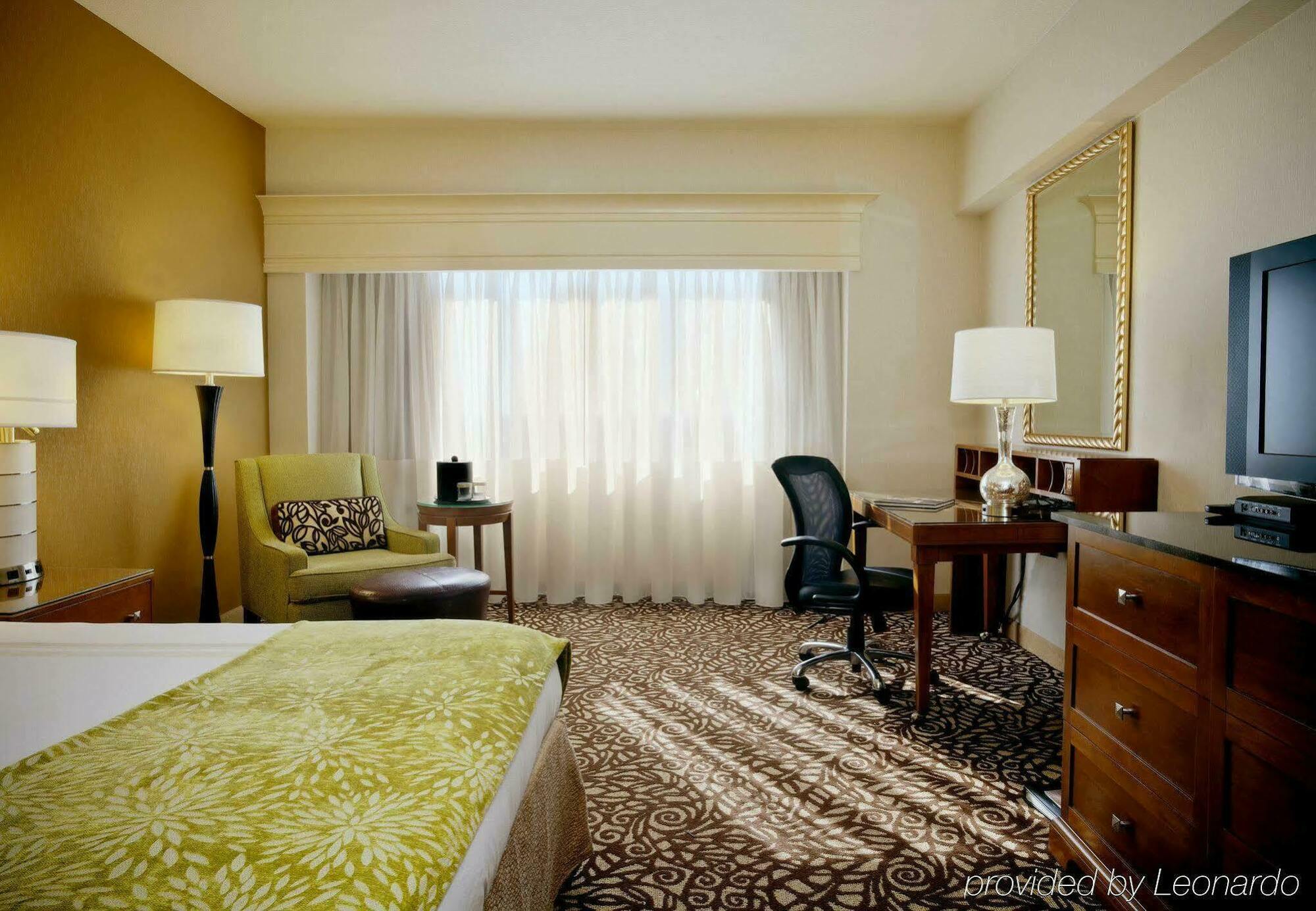 Delta Hotels By Marriott Phoenix Меса Екстериор снимка